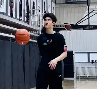 偰李永炜分享休赛期动态：当在球局上对位自己的好朋友