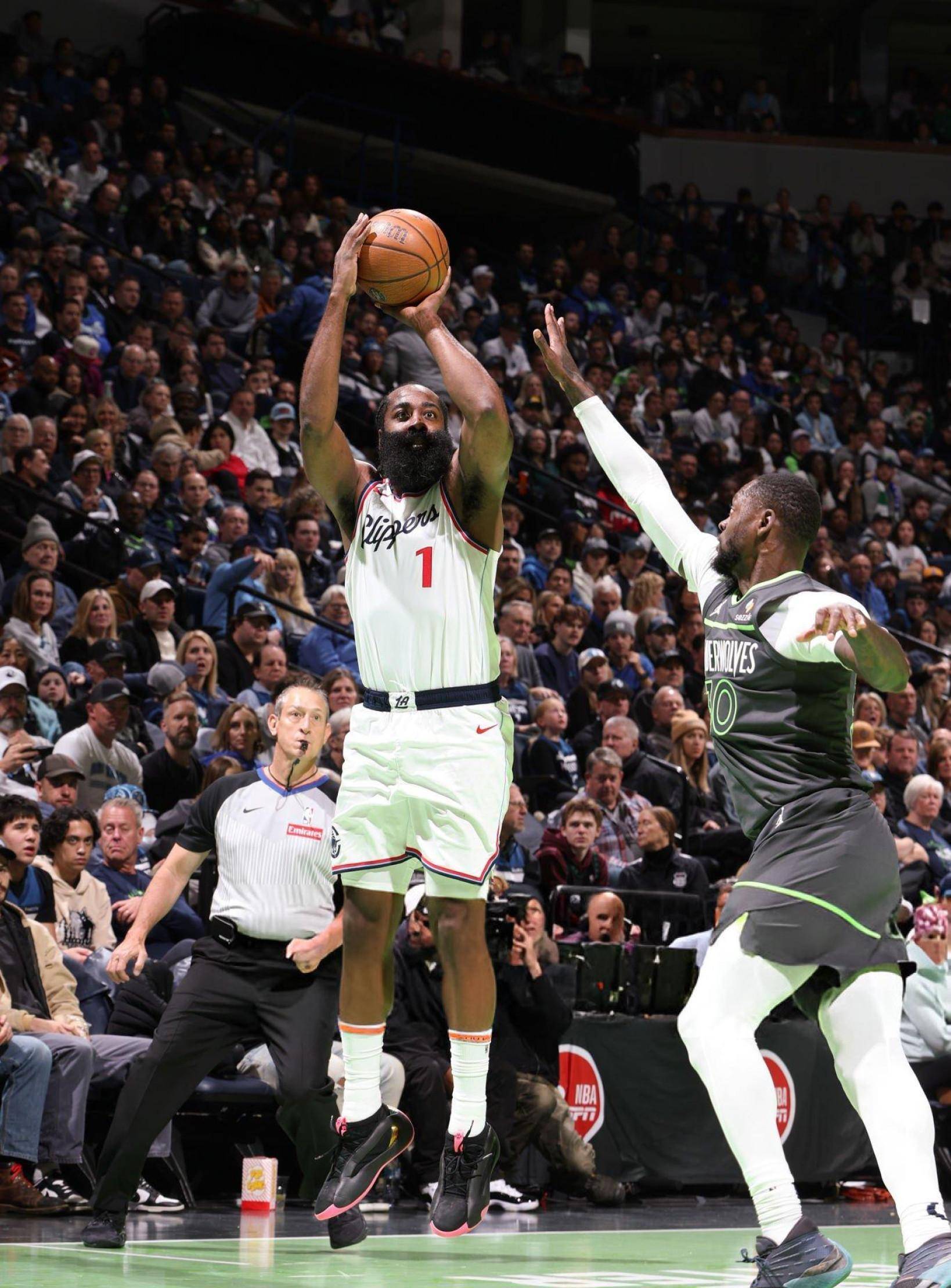 凯发体育官网-包含NBA传闻：克里斯·保罗将加盟太阳队,或转会快船队,未来动向引关注的词条